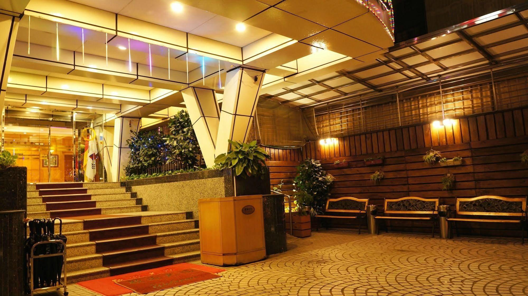 Oriental Hotel Tainan Extérieur photo