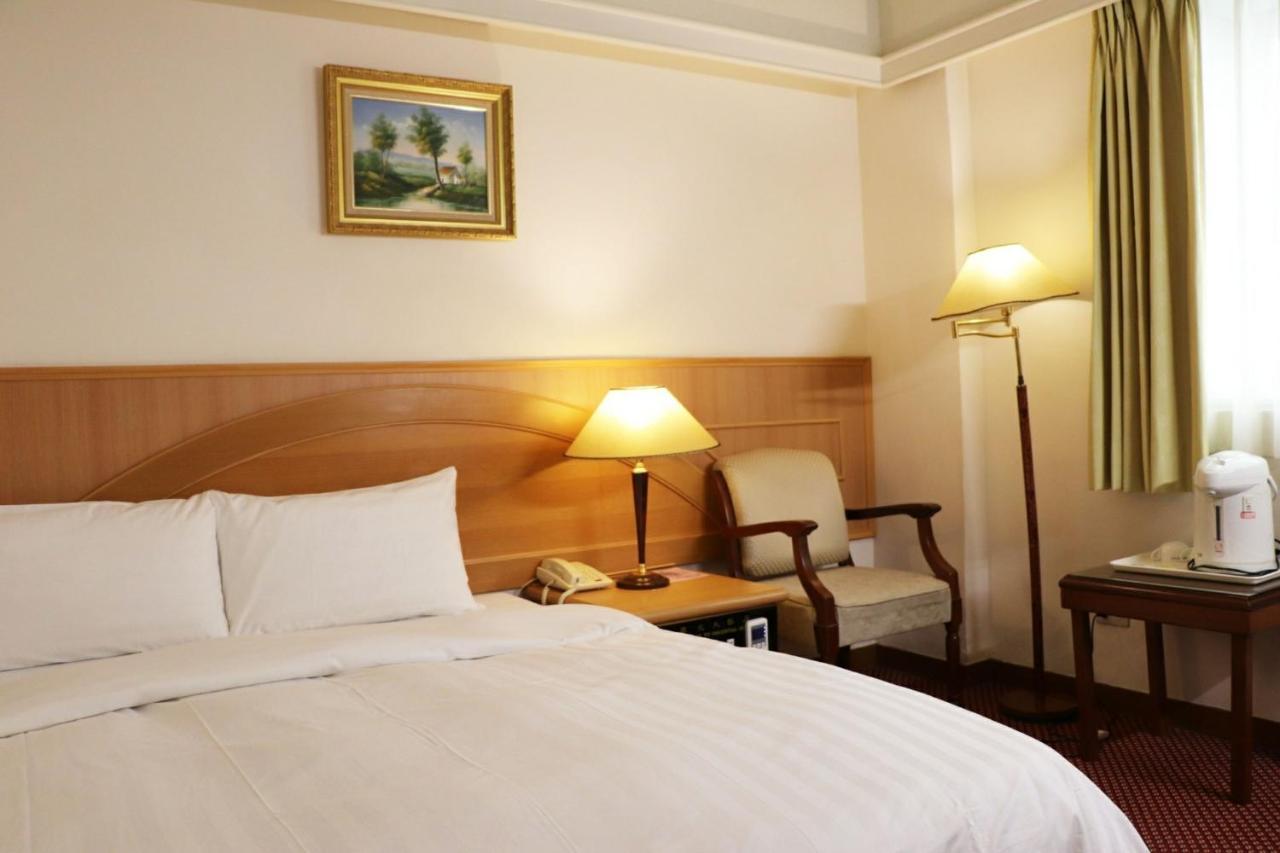 Oriental Hotel Tainan Extérieur photo